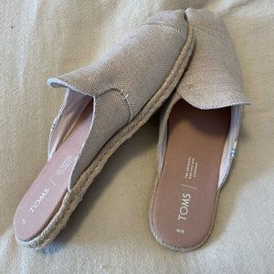 Tom’s Women size 9, slip-ons, NWOT, cream with a little shimmer